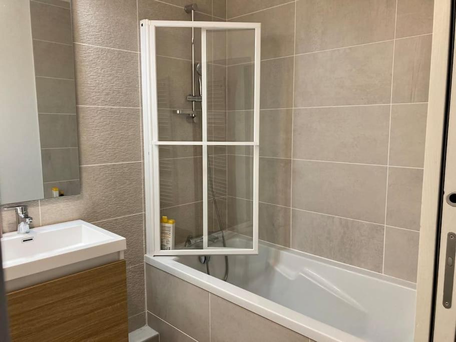 Quai Sud - Gare, 100 M2, Parking, Wifi, Superette, Lave Linge Apartment Angers Ngoại thất bức ảnh